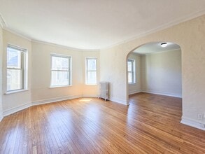 Building Photo - 1426 W Farwell Ave