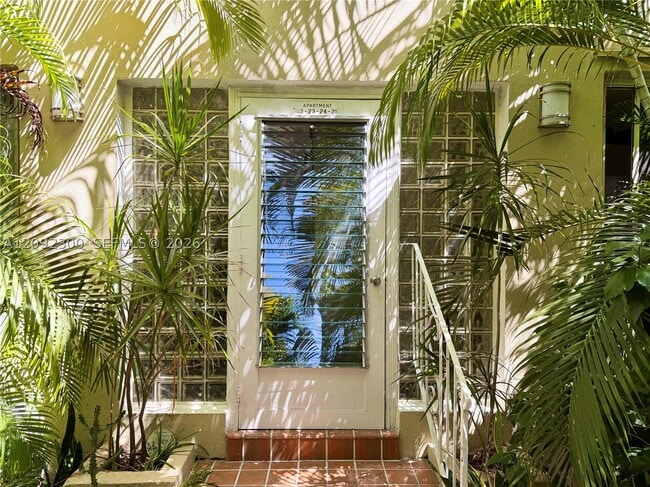 Foto del edificio - 4740 Pine Tree Dr