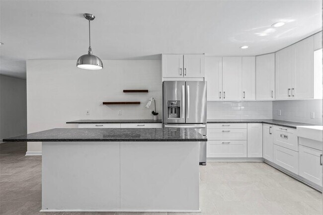 Building Photo - 7511 Eastcrest Dr