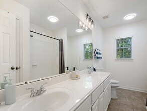 Building Photo - 11 Barlow Ct