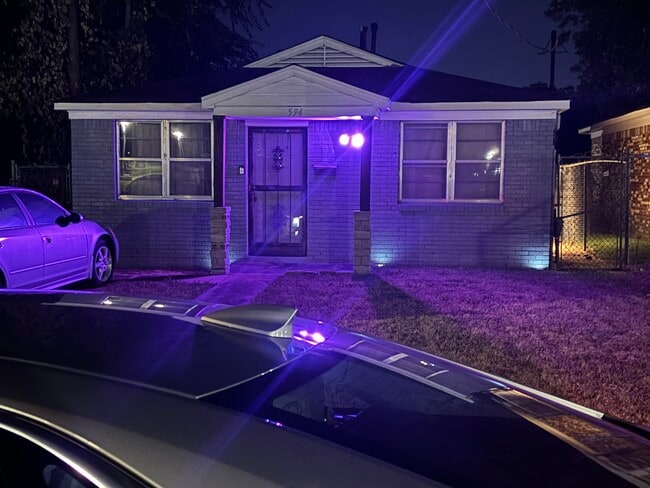 Photo - 594 Carpenter St House