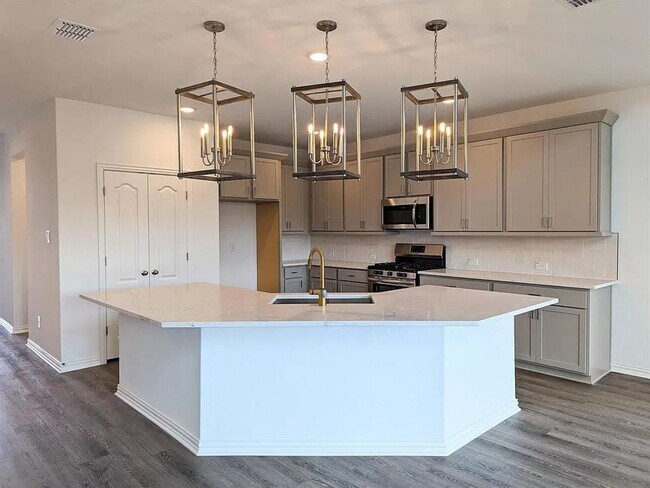 Foto del edificio - 4 Bedroom Single Family Home in Bastrop