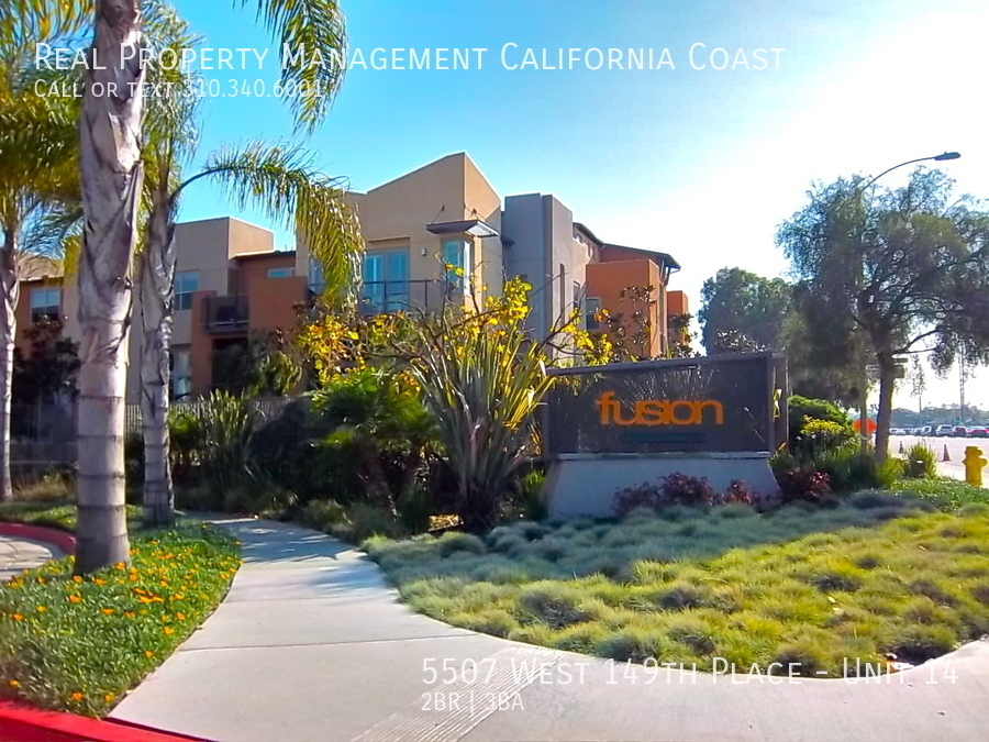 Primary Photo - Townhouse in Gated FUSION Townhomes w/Cent...