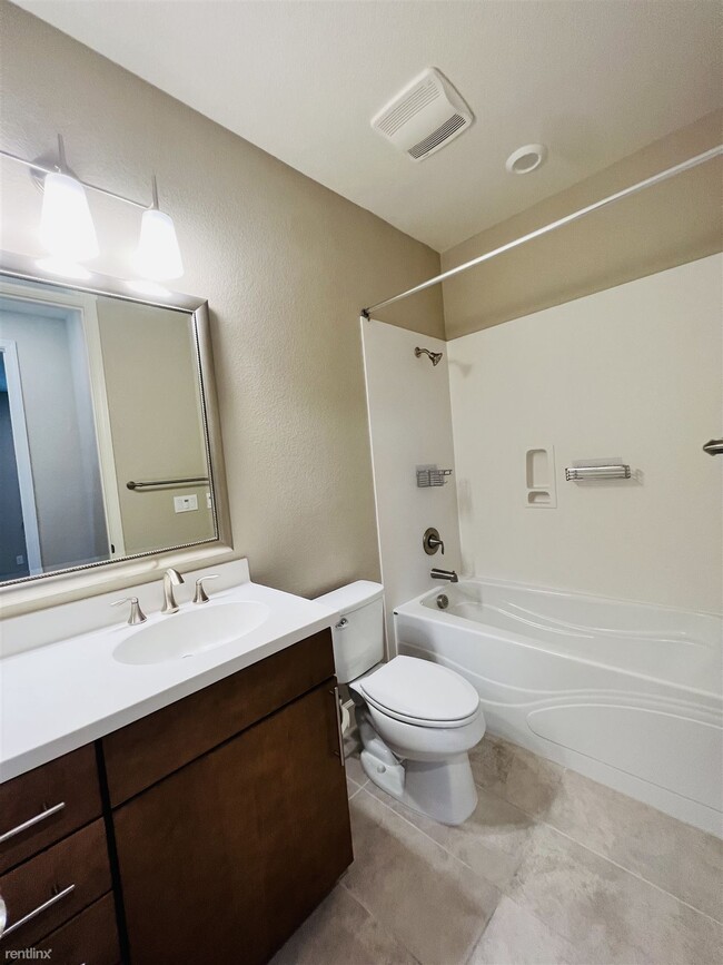 Building Photo - 4 br, 3.5 bath House - 3921 Guerneville Way