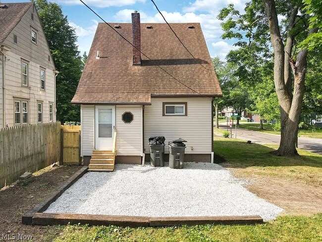 Building Photo - 411 Lindenwood Ave