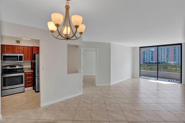 Foto del edificio - 3300 NE 191st St