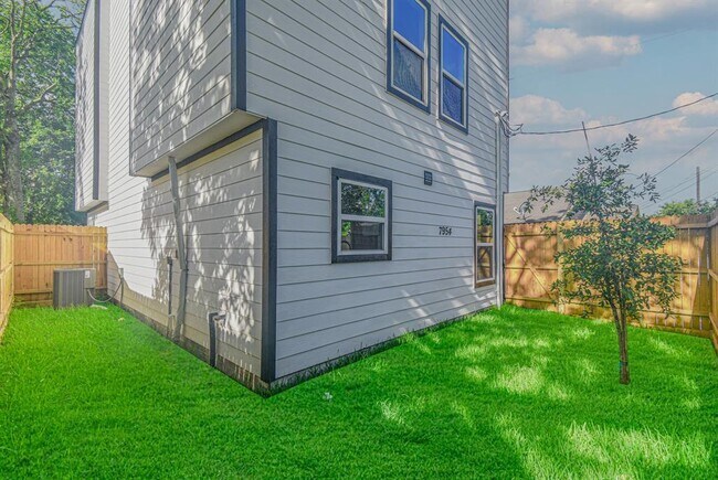 Building Photo - 7954 Nashville St