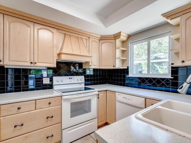 Foto del edificio - 907 E Live Oak St