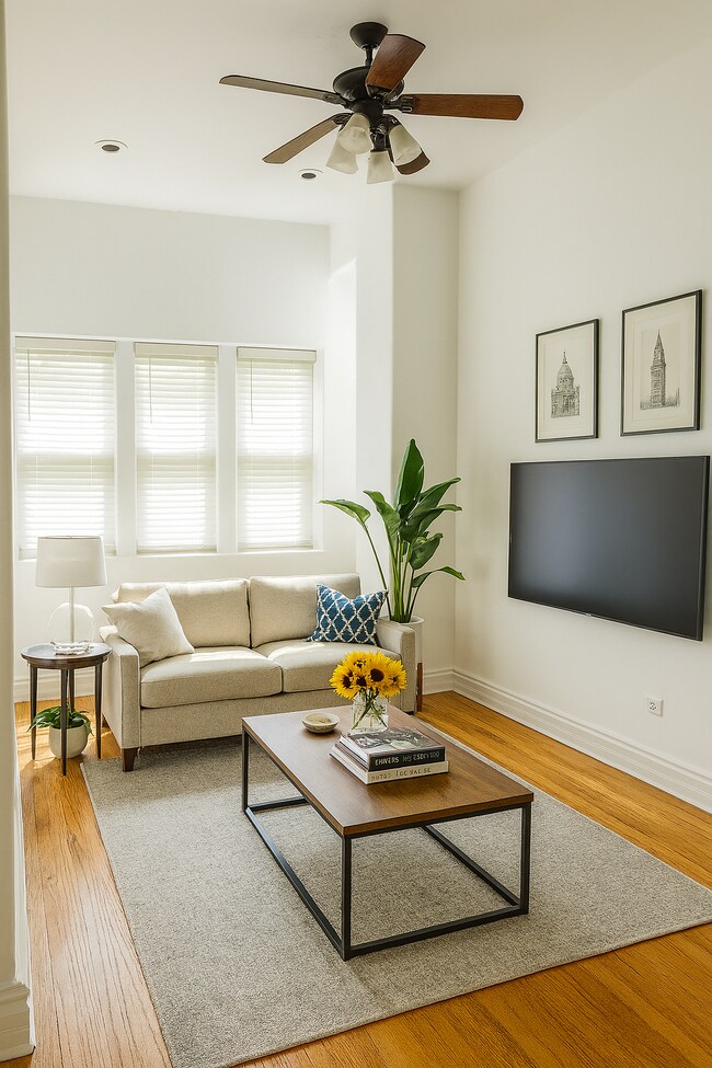 Foto del edificio - 2728 N Artesian Ave