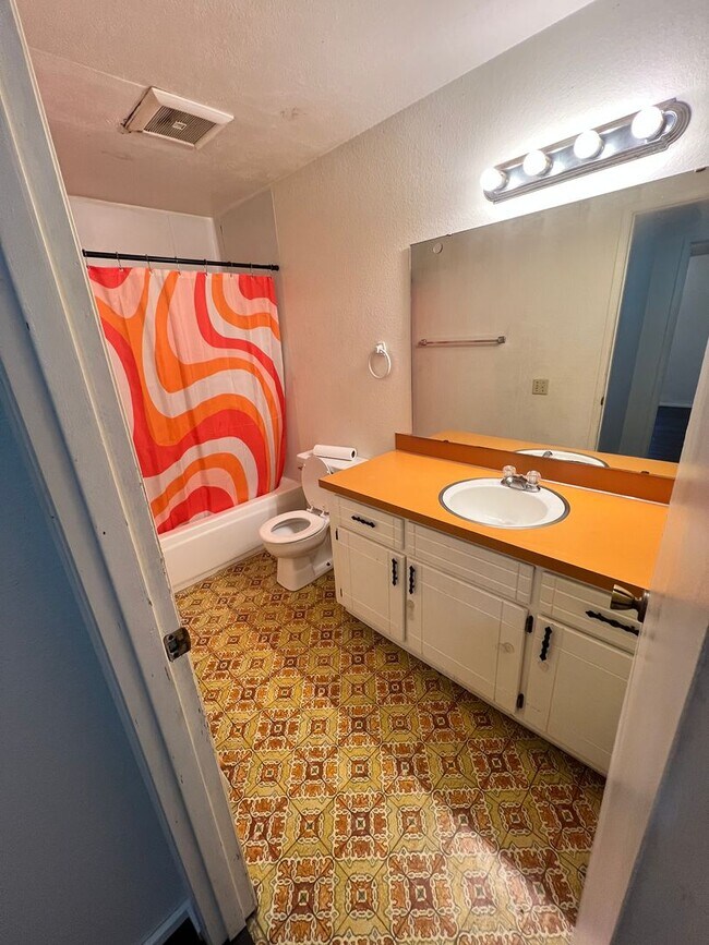 Foto del edificio - Stylish and Convenient 2 Bed, 1 Bath Apartment in Downtown Port Angeles