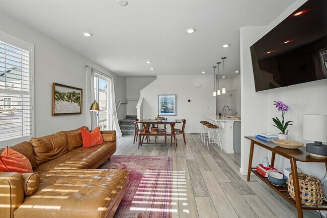 Foto del edificio - Spacious 3BR/3BA Townhome-Available NOW! $...