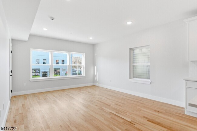 Building Photo - 34 Elizabeth Ave