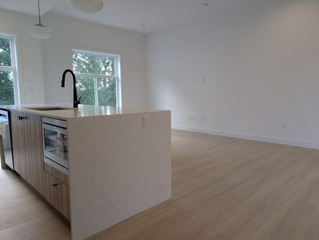 Building Photo - 8924 Cedar St