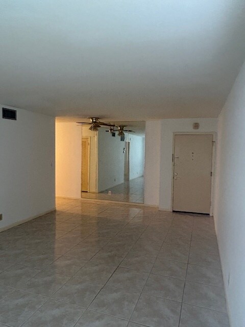 Foto del edificio - 12 NE 19th Ct