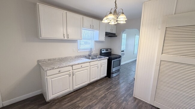 Foto del edificio - 608 Ravenswood Dr