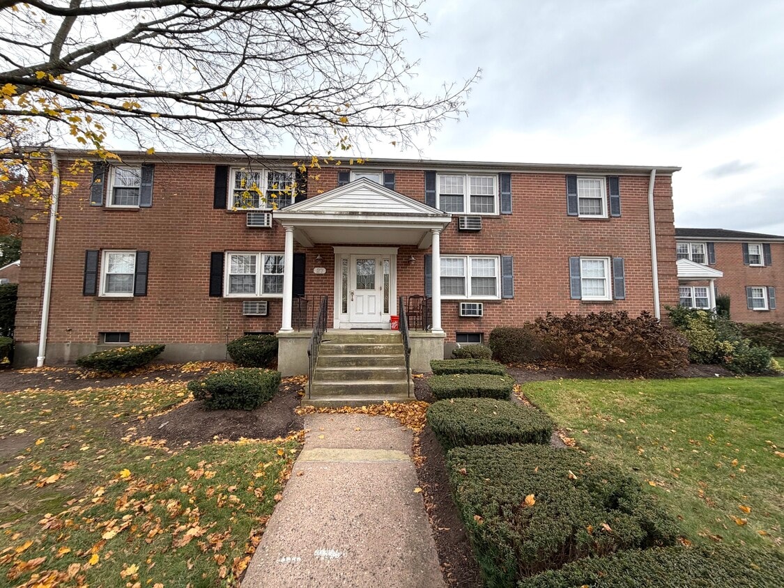 Primary Photo - 27 Brewster Rd