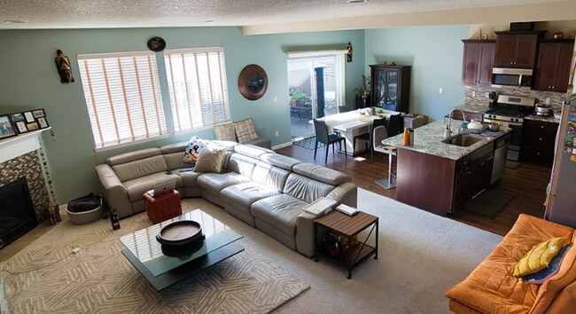 Foto del edificio - Stunning 4 BD ¦ 2.5 BA ¦ Single Family Hom...