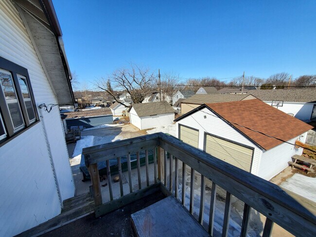 Building Photo - 2606 Meadow Ln