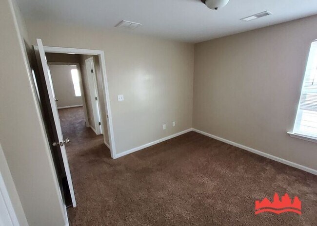 Foto del edificio - 2744 Maggie Woods Pl