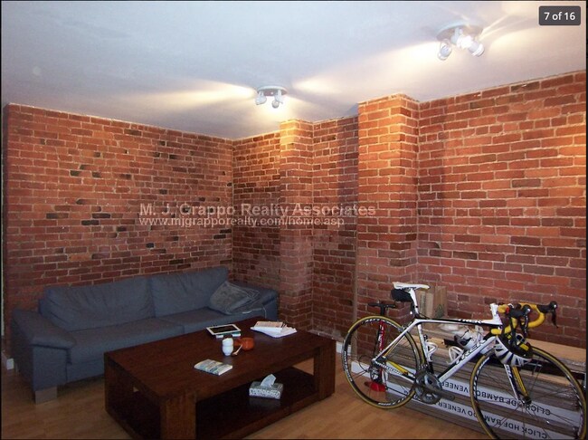 Building Photo - 87 Gainsborough St