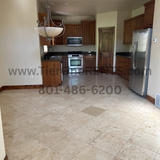 Foto del edificio - NO DEPOSIT Option Available for This Prope...