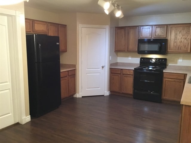 Building Photo - 110 W Diamond Trl