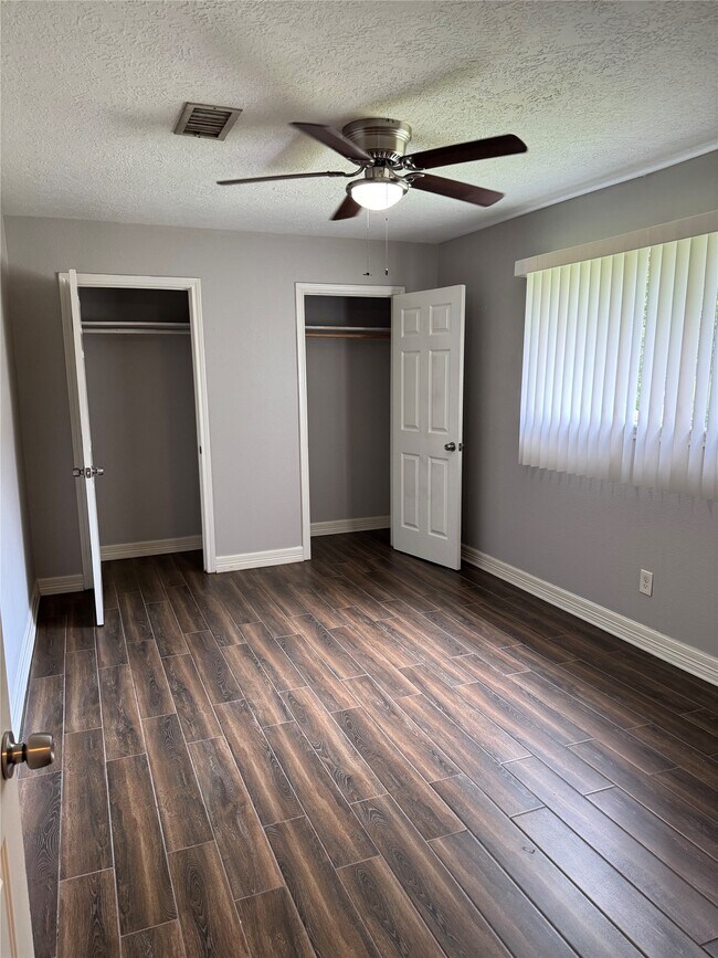 Foto del edificio - 3302 Tompkins Dr