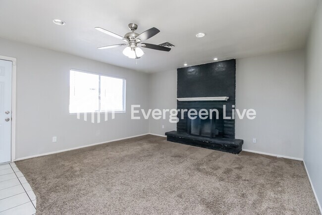 Foto del edificio - 2110 W Detroit St