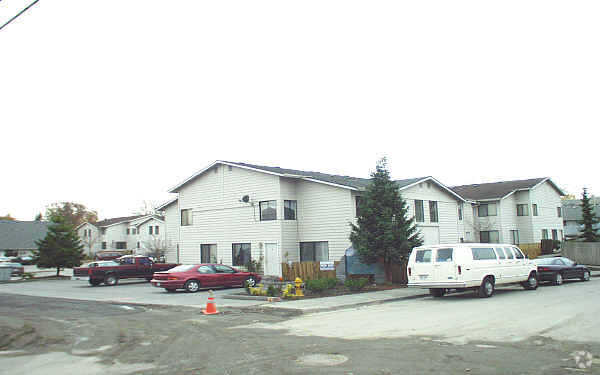 Building Photo - Pine Village Condominiums