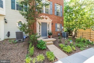 Building Photo - 5807 Pearson Ln