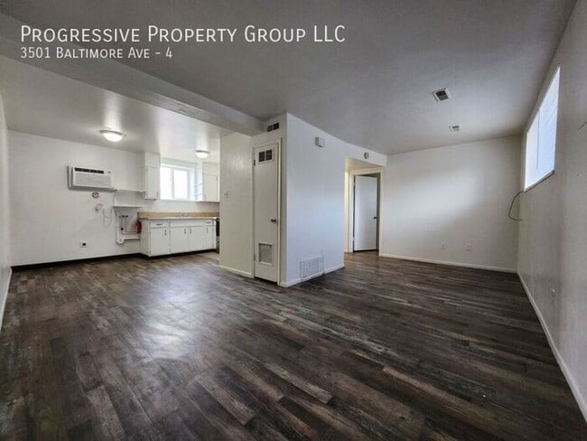 Building Photo - Recently Remodeled 2-Bedroom Apartment – W...