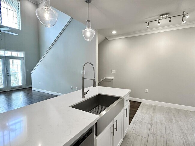 Building Photo - 15200 Memorial Dr