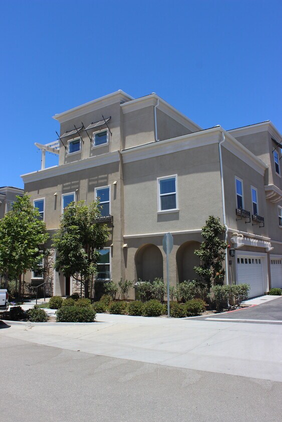 Primary Photo - 647 Winchester Dr