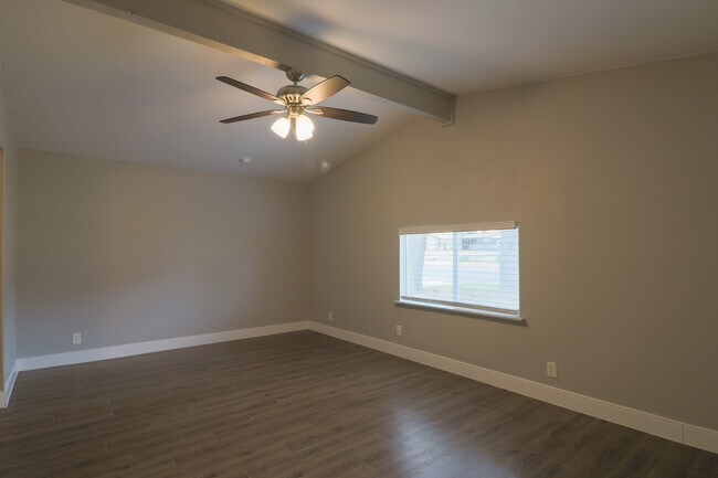 Foto del edificio - 9622 Bay Vw Dr