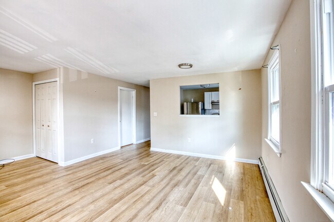 Building Photo - 12 Martin St