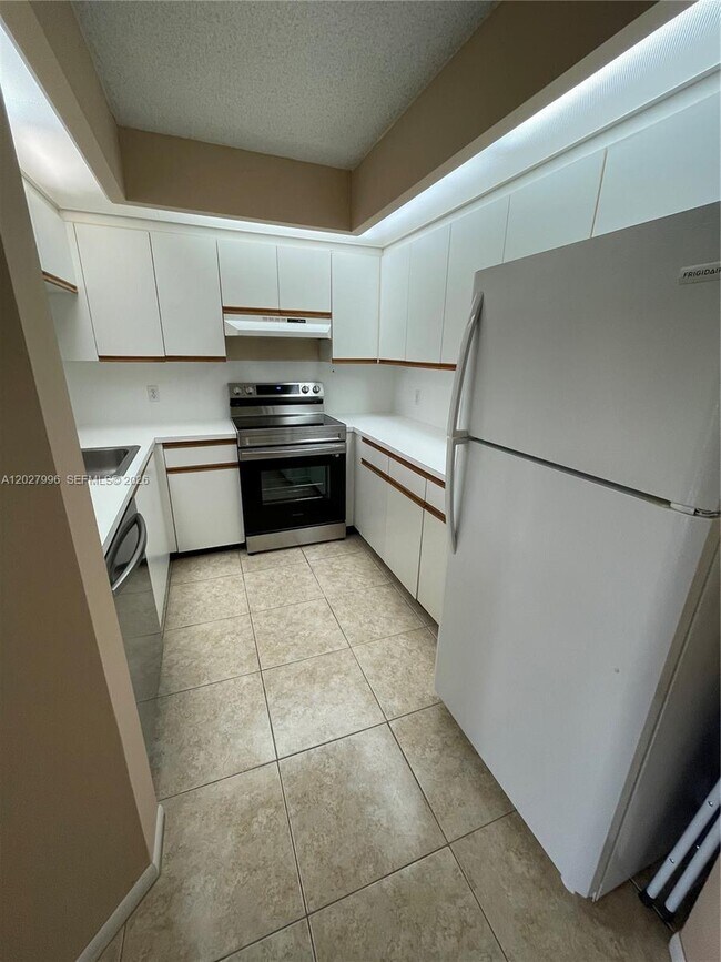 Foto del edificio - 12800 SW 7th Ct