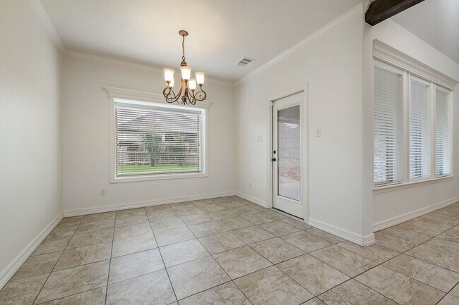Foto del edificio - Available for Immediate Move in! Two-Story...