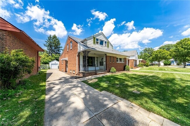 Building Photo - 24111 Edgehill Dr