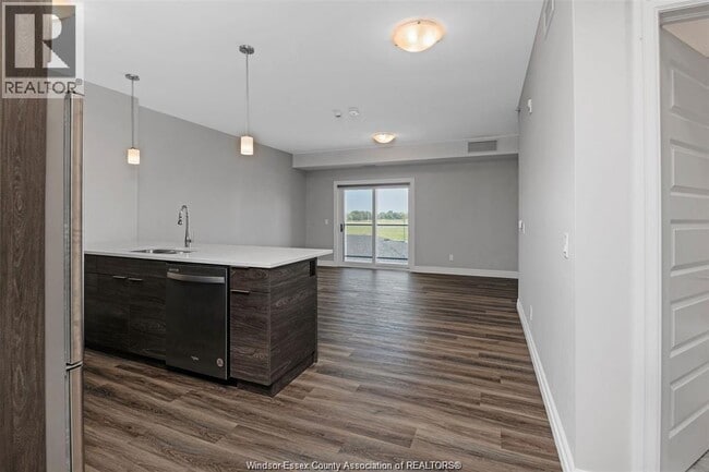 Building Photo - 728 Brownstone Dr