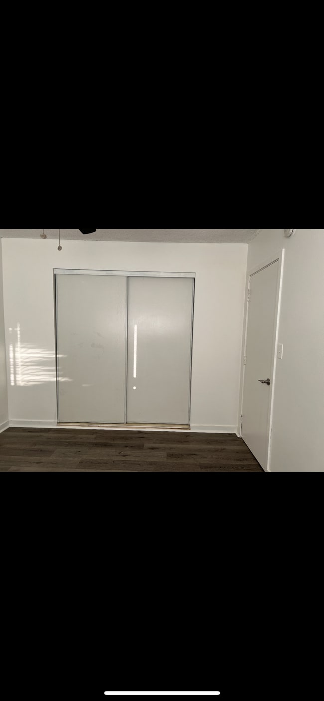 Building Photo - 1348 W 92nd St