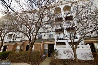 Building Photo - 2324 Henshaw Pl