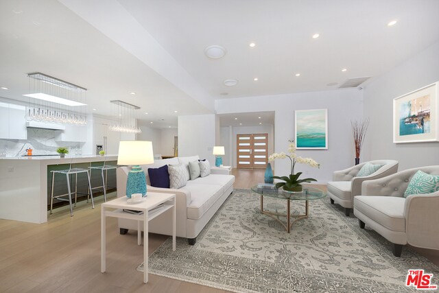 Foto del edificio - 344 S Roxbury Dr