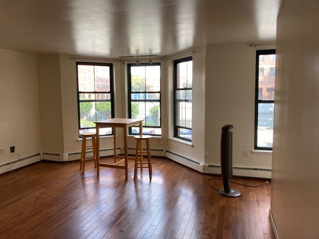 Living room - 462 Carlton Ave