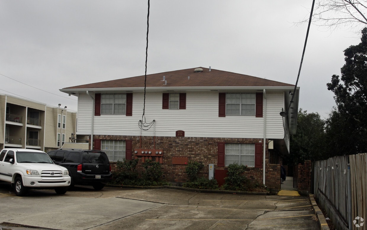 Primary Photo - 212 Pine St