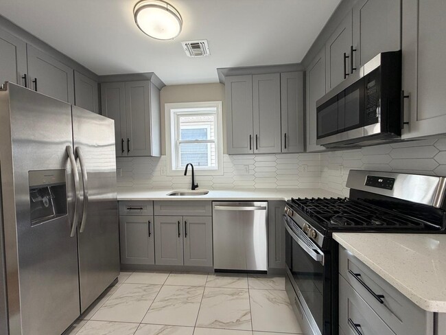 Building Photo - 208 Atlantic St