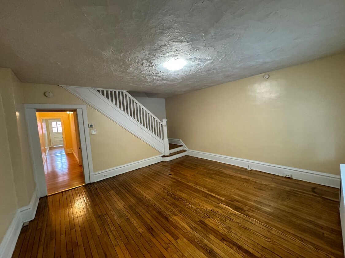 Primary Photo - 3 Bedroom Single Family Home in Harrisburg!