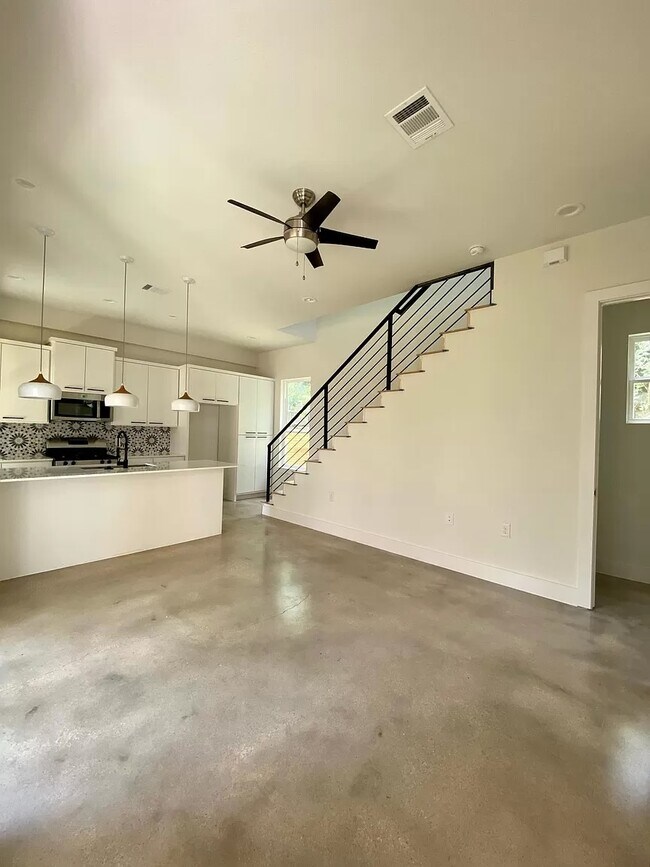 Building Photo - 409 W 55th St