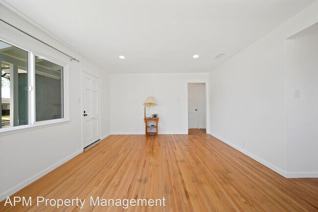 Building Photo - 3 br, 2 bath House - 7631 Manzanar Ave