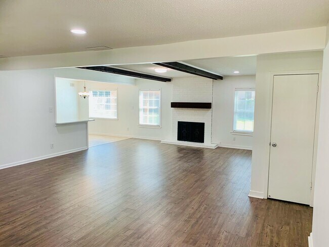 Building Photo - 7207 Poplar Pike