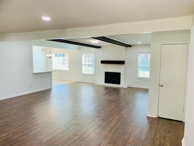 Foto del edificio - 7207 Poplar Pike